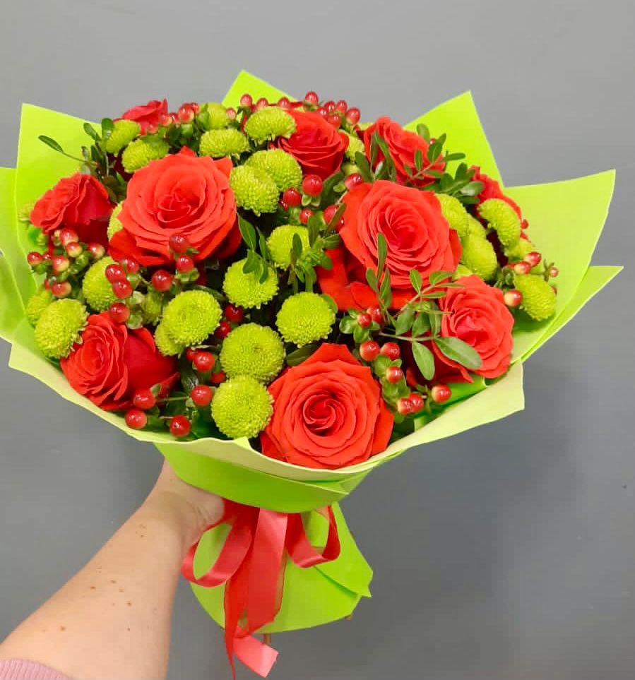 Букет цветов из: Хризантемы и Розы в Амазаре