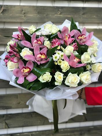 Букет цветов из: Розы и Хризантемы в Амазаре