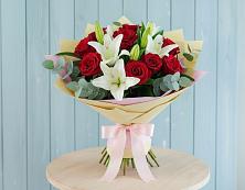 Букет цветов из:  Лилии и Розы в Амазаре