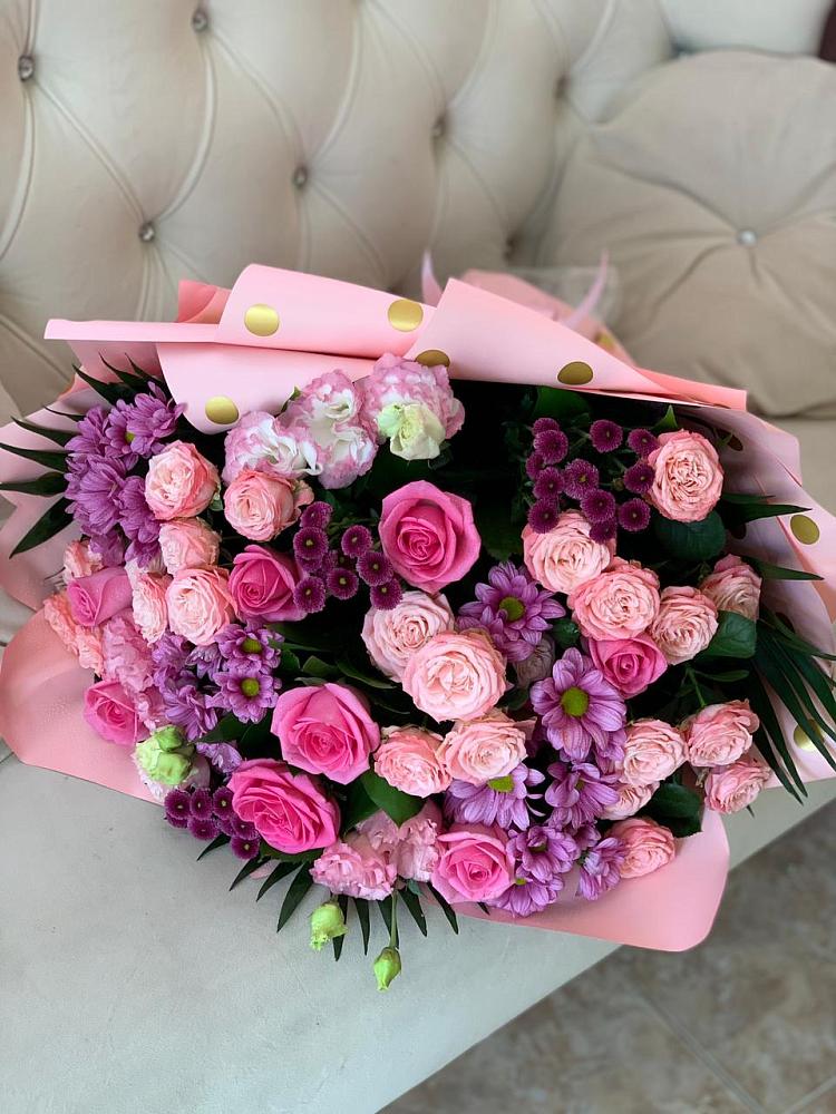 Букет цветов из: Хризантемы, Розы и Лизиантусы в Амазаре