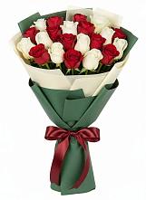 Букет Микс из красных и белых роз в Амазаре
