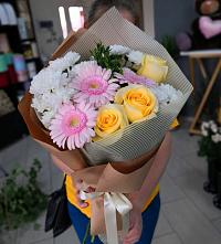 Букет цветов из:  Герберы, Розы и Хризантемы в Амазаре