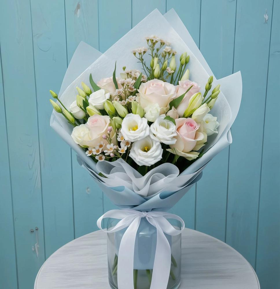 Букет цветов из: Розы и Лизиантусы в Амазаре