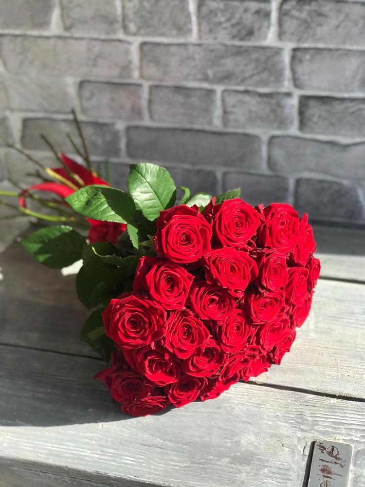 Букет Красные розы Фридом в Амазаре