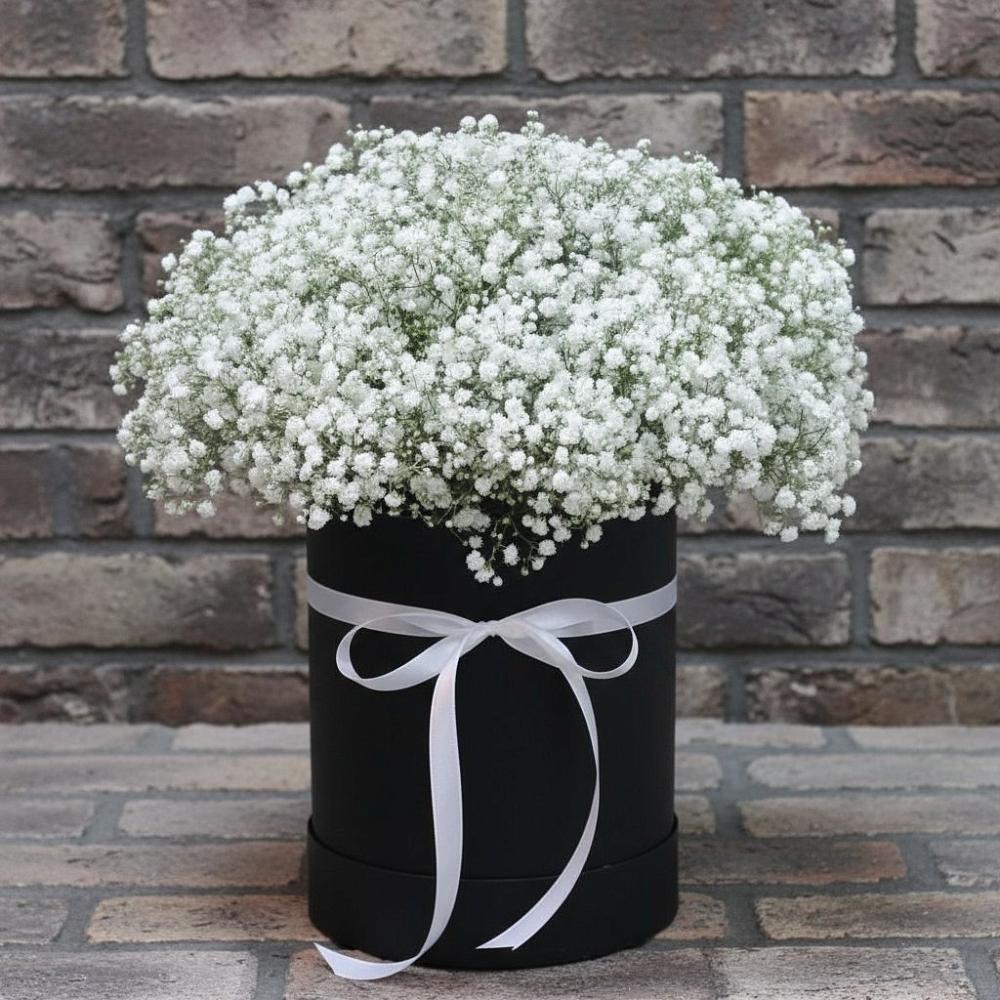 Цветочная композиция из Гипсофила в шляпной коробке в Амазаре