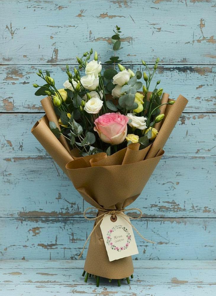 Букет цветов из: Розы и Лизиантусы в Амазаре