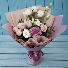 Букет цветов из:  Розы и Лизиантусы в Амазаре