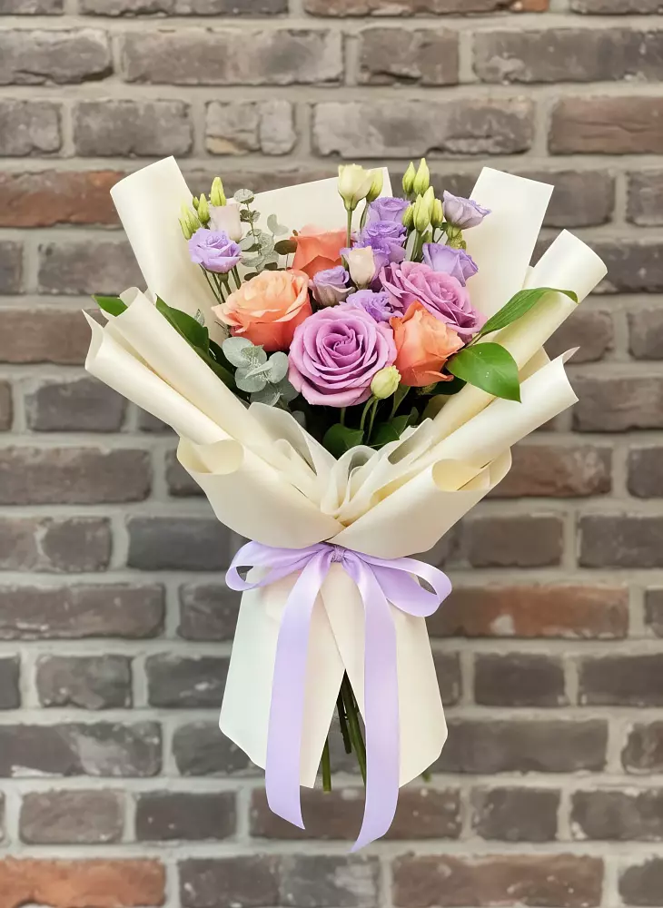 Букет цветов из: Лизиантусы и Розы в Амазаре