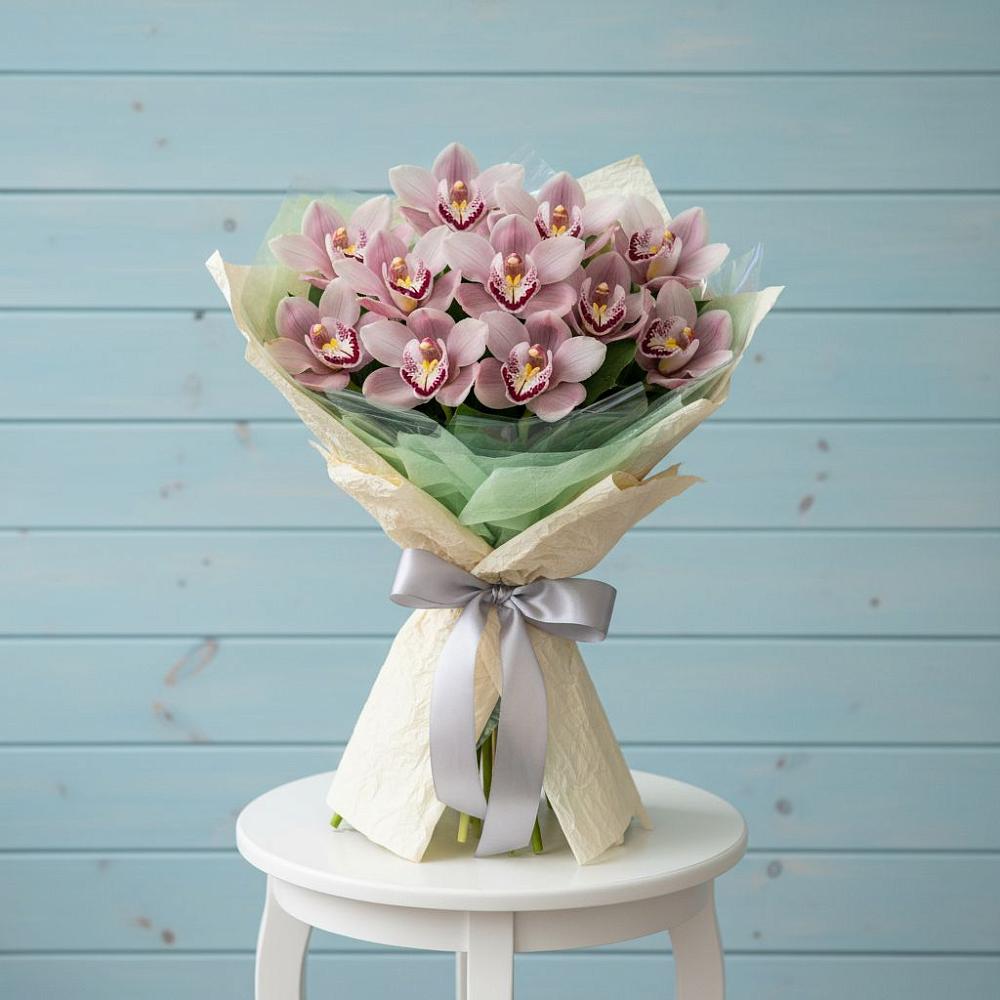 Букет цветов из: Орхидеи и Розы в Амазаре