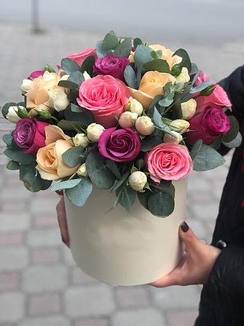 Цветочная композиция из Розы в шляпной коробке в Амазаре