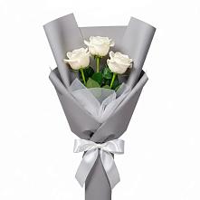 Букет 3 белые розы в Амазаре
