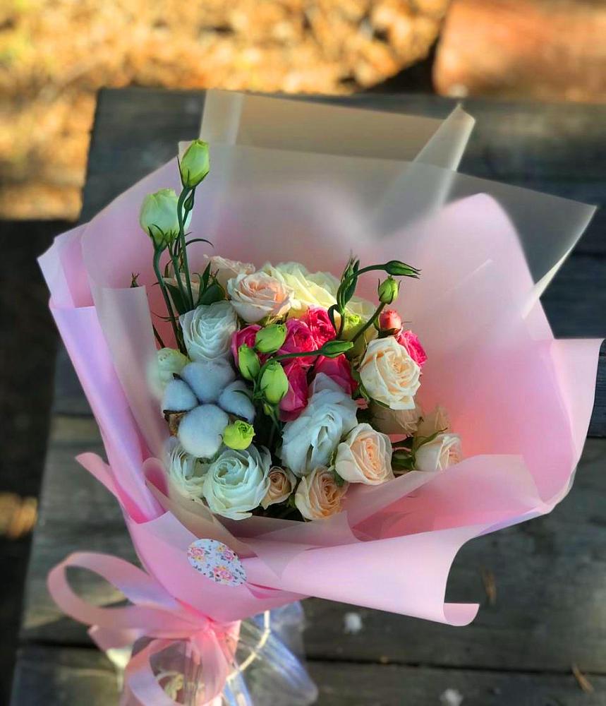 Букет цветов из: Розы и Лизиантусы в Амазаре