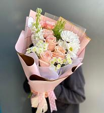 Букет цветов из:  Хризантемы и Розы в Амазаре