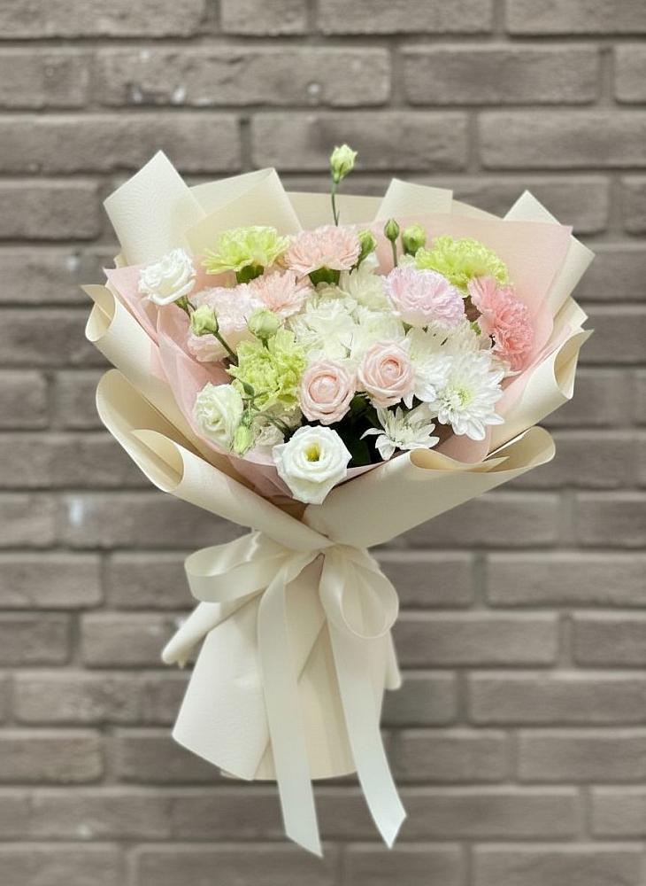 Букет цветов из: Гвоздики, Розы, Лизиантусы и Хризантемы в Амазаре