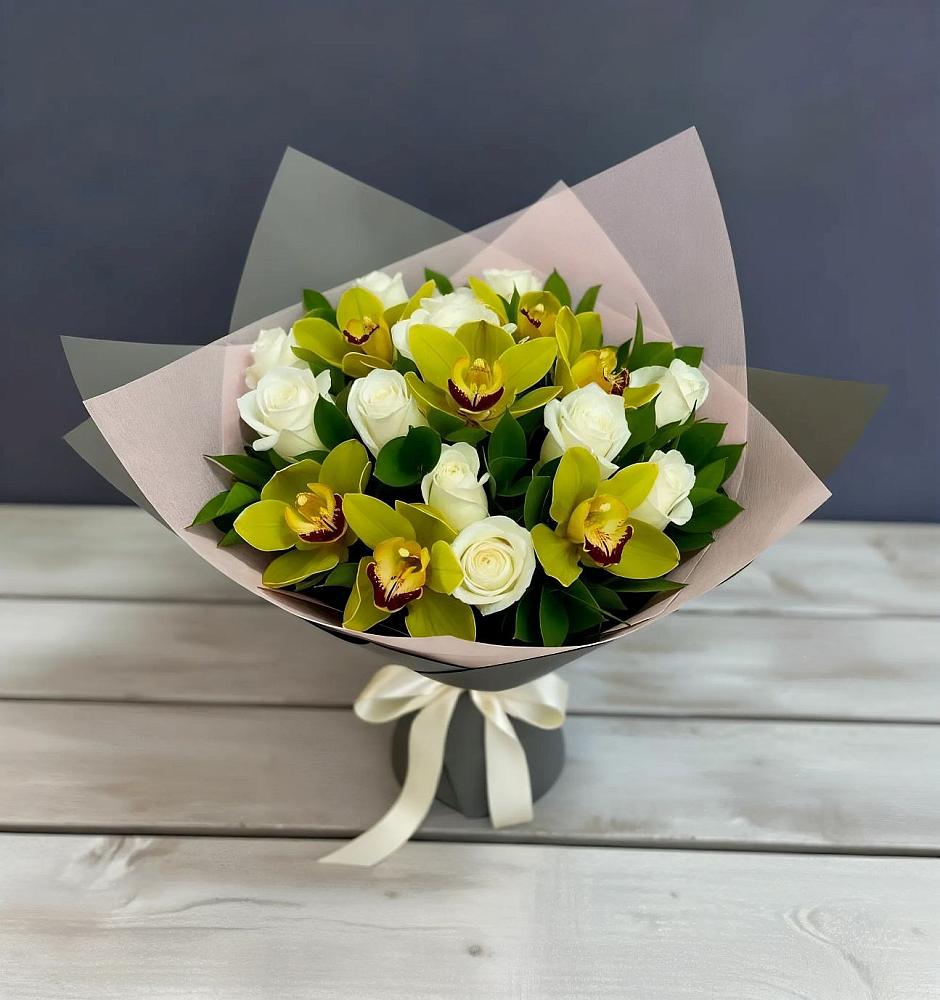 Букет цветов из: Орхидеи и Розы в Амазаре