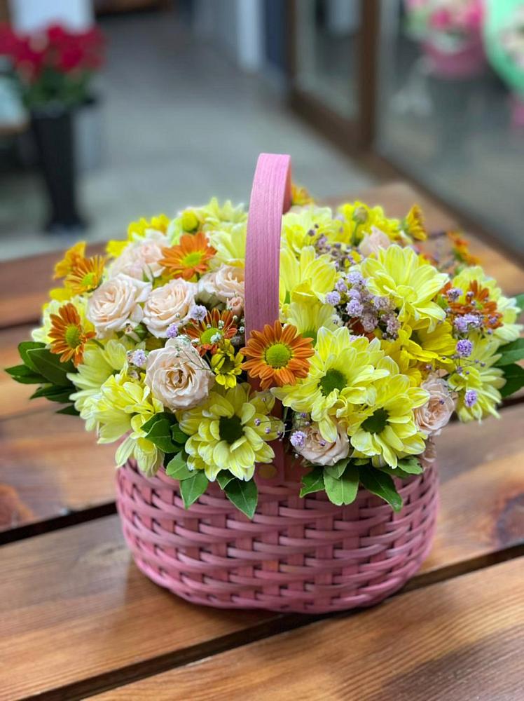 Цветочная композиция из Хризантемы и Розы в корзине в Амазаре