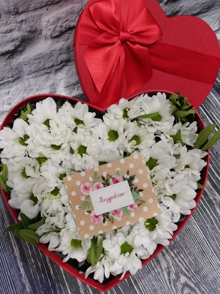 Цветочная композиция из Хризантемы в виде сердца в Амазаре