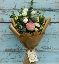 Букет цветов из:  Розы и Лизиантусы в Амазаре