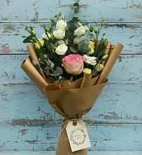 Букет цветов из:  Розы и Лизиантусы в Амазаре