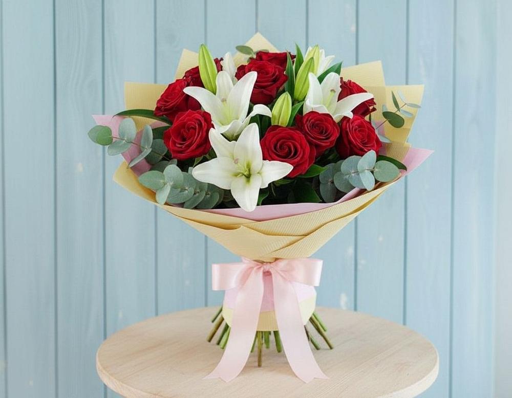 Букет цветов из: Лилии и Розы в Амазаре